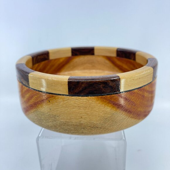 vintage handcrafted wood bowl with contrasting light & dark wood pattern signed - Picture 3 of 8